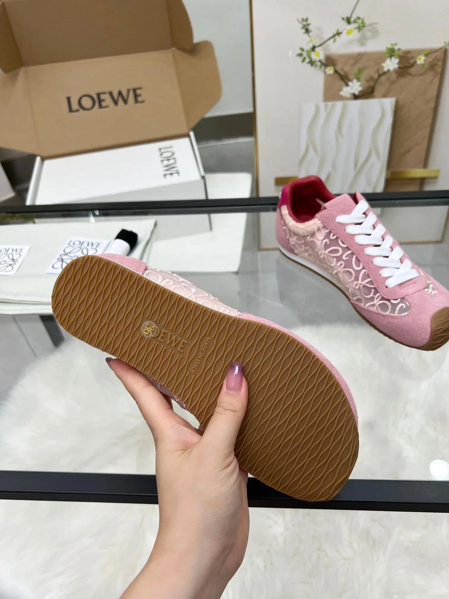 👟👟Ex-factory price 460👟👟 Men's size +10 2025 early spring new style, same style as Wang Yibo! Loewe Ballet Runner 2.0 sneakers for couples. New color matching retro series running shoes. Standard size: women's size 35-40, button +10. Men's size. 39-45, button ➕10.